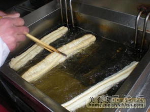 揭秘油条的膨松奥秘 现代食品制造技术解析